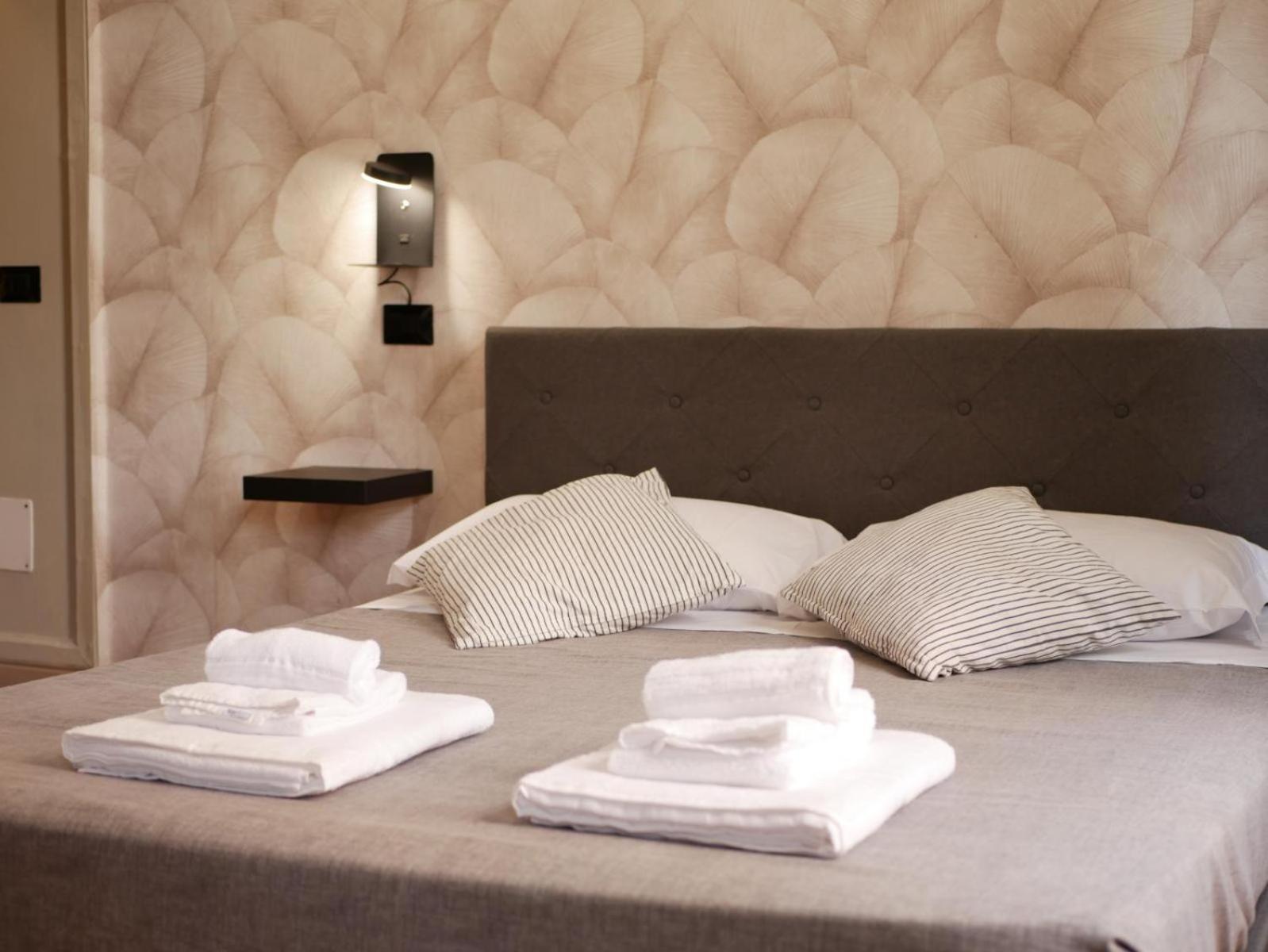 Rooms Piramide Rome Exterior photo